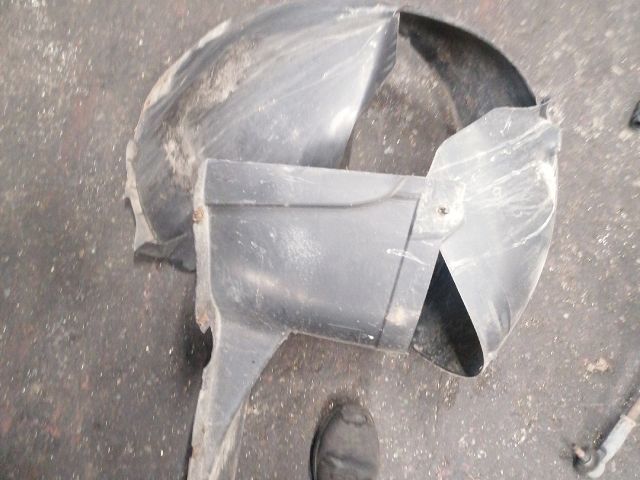 bontott VW PASSAT B6 Bal első Dobbetét (Kerékjárati, Műanyag)