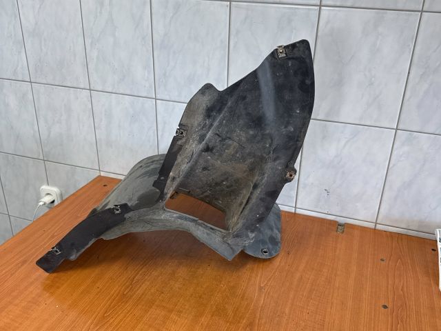 bontott VW PASSAT B6 Bal első Dobbetét (Kerékjárati, Műanyag)