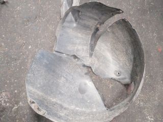 bontott VW PASSAT B6 Bal első Dobbetét (Kerékjárati, Műanyag)