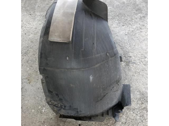 bontott VW PASSAT B6 Bal első Dobbetét (Kerékjárati, Műanyag)