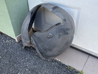 bontott VW PASSAT B6 Bal első Dobbetét (Kerékjárati, Műanyag)