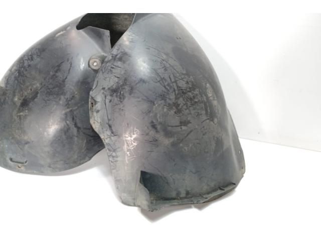 bontott VW PASSAT B6 Bal első Dobbetét (Kerékjárati, Műanyag)