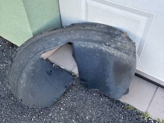 bontott VW PASSAT B6 Bal első Dobbetét (Kerékjárati, Műanyag)