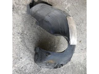 bontott VW PASSAT B6 Bal első Dobbetét (Kerékjárati, Műanyag)