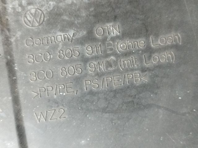 bontott VW PASSAT B6 Bal első Első Dobbetét (Kerékjárati, Műanyag)