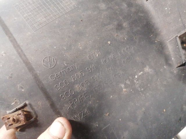 bontott VW PASSAT B6 Bal első Első Dobbetét (Kerékjárati, Műanyag)