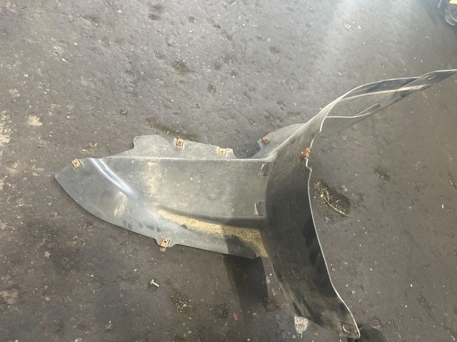 bontott VW PASSAT B6 Bal első Első Dobbetét (Kerékjárati, Műanyag)