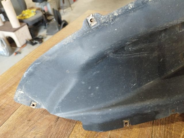 bontott VW PASSAT B6 Bal első Első Dobbetét (Kerékjárati, Műanyag)