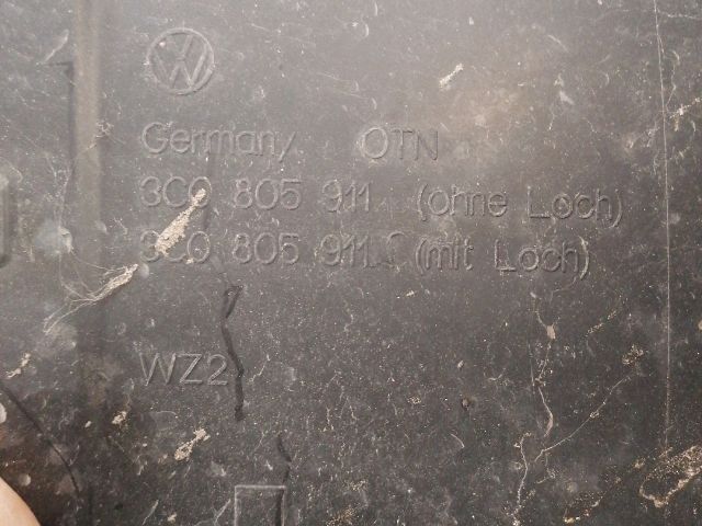 bontott VW PASSAT B6 Bal első Első Dobbetét (Kerékjárati, Műanyag)