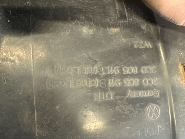 bontott VW PASSAT B6 Bal első Első Dobbetét (Kerékjárati, Műanyag)