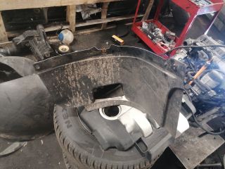 bontott VW PASSAT B6 Bal első Első Dobbetét (Kerékjárati, Műanyag)