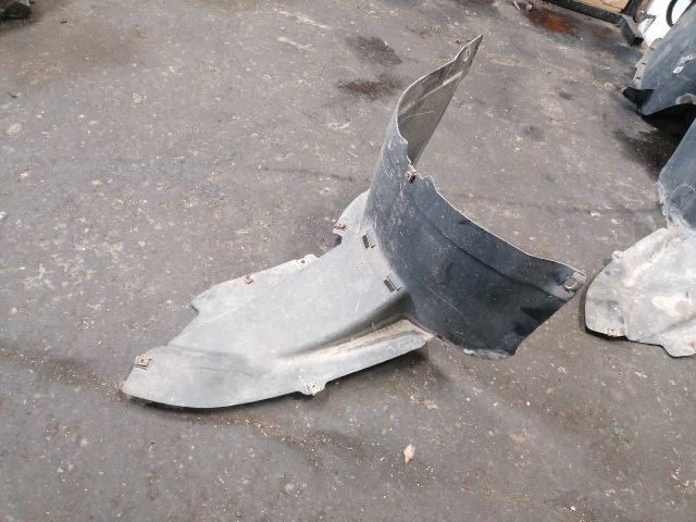 bontott VW PASSAT B6 Bal első Első Dobbetét (Kerékjárati, Műanyag)