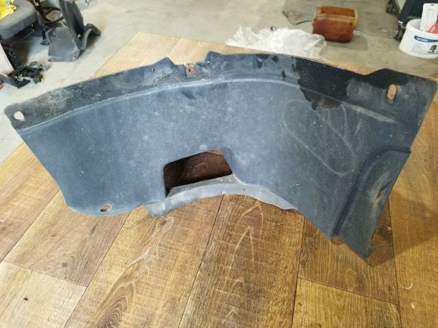 bontott VW PASSAT B6 Bal első Első Dobbetét (Kerékjárati, Műanyag)