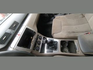 bontott VW PASSAT B6 Bal első Gumikéder