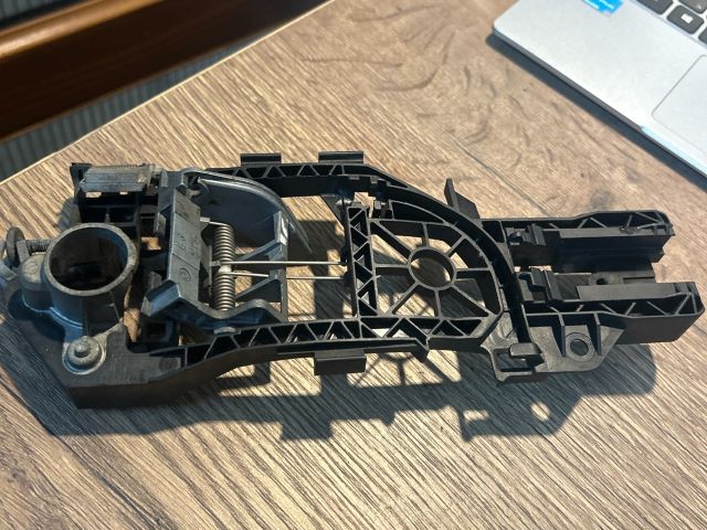 bontott VW PASSAT B6 Bal első Külső Kilincsfészek