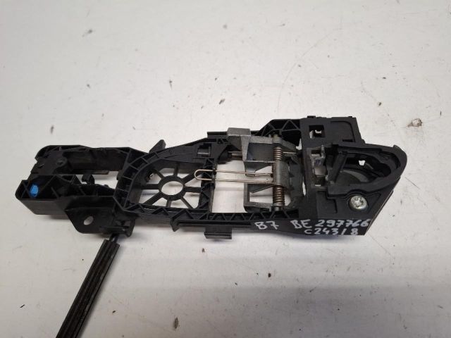 bontott VW PASSAT B6 Bal első Külső Kilincsfészek