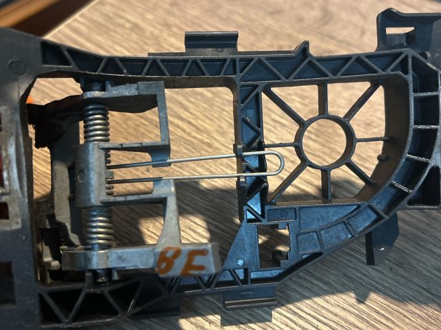 bontott VW PASSAT B6 Bal első Külső Kilincsfészek