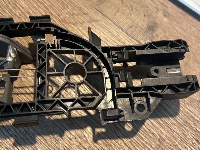 bontott VW PASSAT B6 Bal első Külső Kilincsfészek