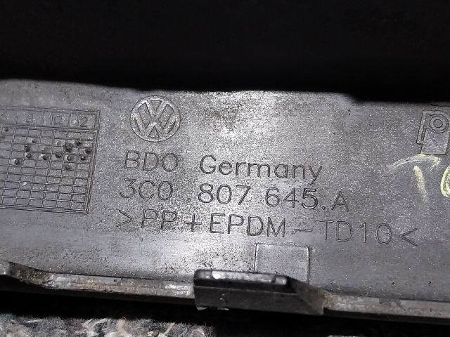 bontott VW PASSAT B6 Bal első Lökhárító Díszléc