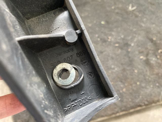 bontott VW PASSAT B6 Bal első Lökhárító Tartó (Műanyag)