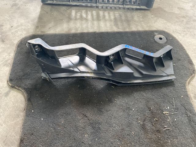 bontott VW PASSAT B6 Bal első Lökhárító Tartó (Műanyag)