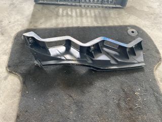 bontott VW PASSAT B6 Bal első Lökhárító Tartó (Műanyag)