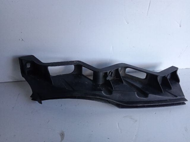 bontott VW PASSAT B6 Bal első Lökhárító Tartó (Műanyag)