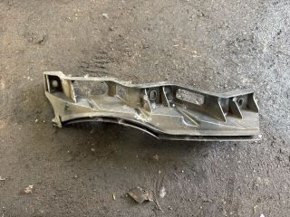 bontott VW PASSAT B6 Bal első Lökhárító Tartó (Műanyag)