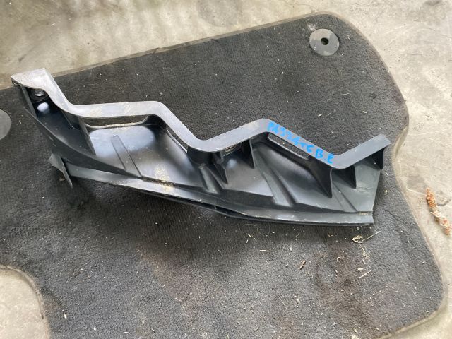 bontott VW PASSAT B6 Bal első Lökhárító Tartó (Műanyag)