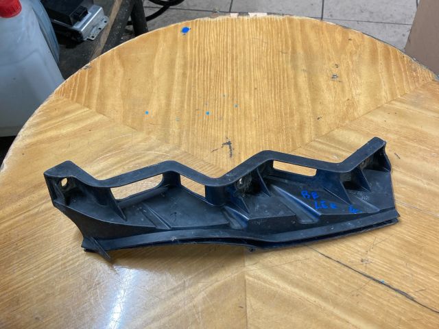 bontott VW PASSAT B6 Bal első Lökhárító Tartó (Műanyag)