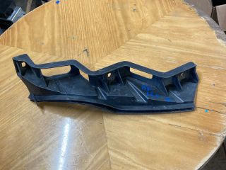 bontott VW PASSAT B6 Bal első Lökhárító Tartó (Műanyag)