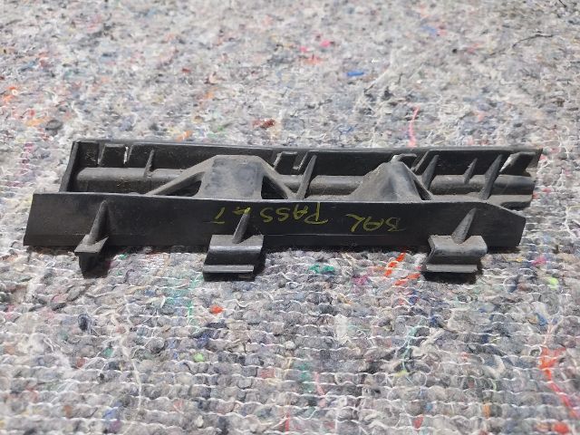 bontott VW PASSAT B6 Bal első Oldal Lökhárító Tartó (Műanyag)