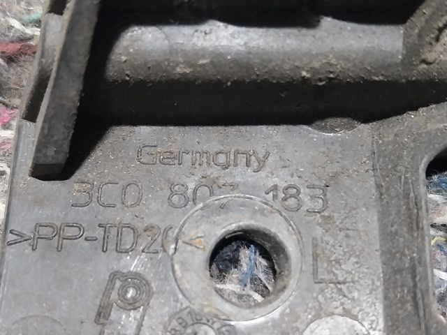 bontott VW PASSAT B6 Bal első Oldal Lökhárító Tartó (Műanyag)