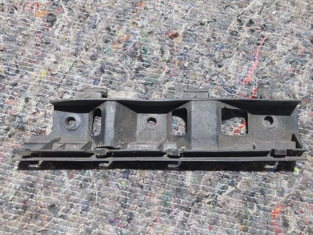 bontott VW PASSAT B6 Bal első Oldal Lökhárító Tartó (Műanyag)