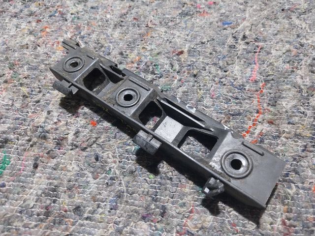 bontott VW PASSAT B6 Bal első Oldal Lökhárító Tartó (Műanyag)