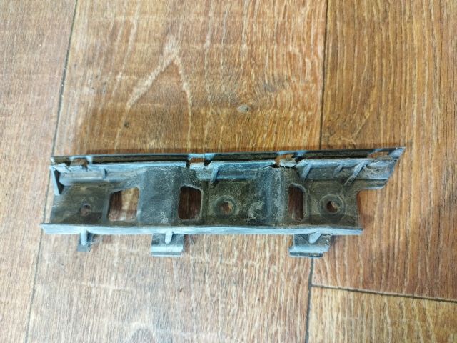 bontott VW PASSAT B6 Bal első Oldal Lökhárító Tartó (Műanyag)