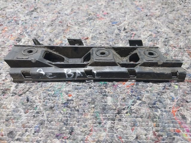 bontott VW PASSAT B6 Bal első Oldal Lökhárító Tartó (Műanyag)