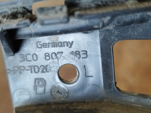 bontott VW PASSAT B6 Bal első Oldal Lökhárító Tartó (Műanyag)