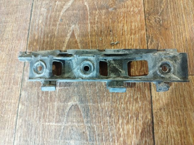 bontott VW PASSAT B6 Bal első Oldal Lökhárító Tartó (Műanyag)