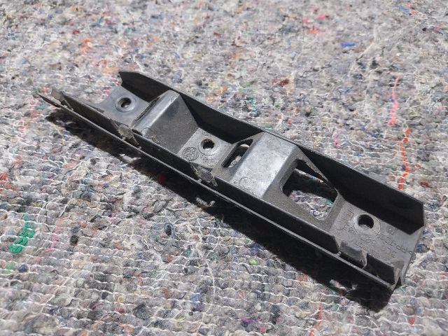 bontott VW PASSAT B6 Bal első Oldal Lökhárító Tartó (Műanyag)