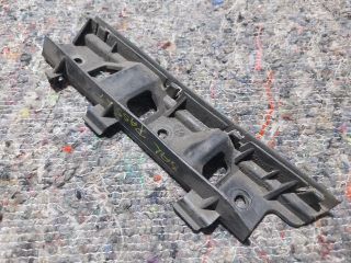 bontott VW PASSAT B6 Bal első Oldal Lökhárító Tartó (Műanyag)