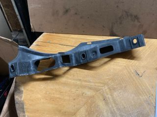 bontott VW PASSAT B6 Bal első Oldal Lökhárító Tartó (Műanyag)