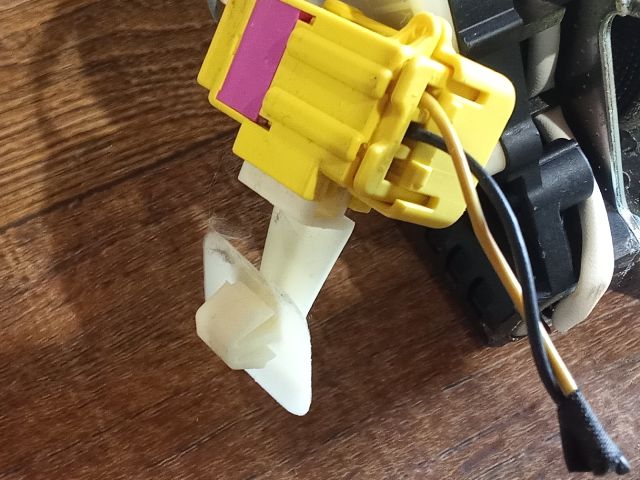 bontott VW PASSAT B6 Bal első Övfeszítő