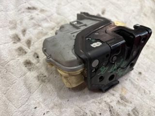 bontott VW PASSAT B6 Bal első Zárbetét