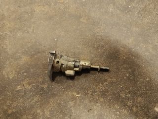 bontott VW PASSAT B6 Bal első Zárbetét