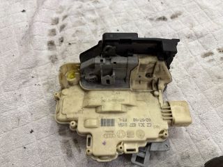 bontott VW PASSAT B6 Bal első Zárbetét