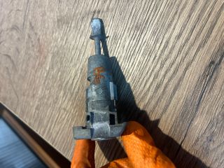 bontott VW PASSAT B6 Bal első Zárbetét