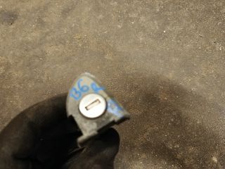 bontott VW PASSAT B6 Bal első Zárbetét