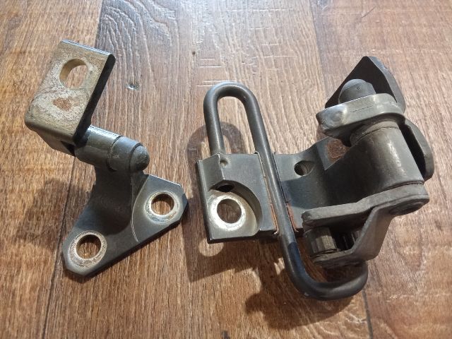 bontott VW PASSAT B6 Bal első Zsanér