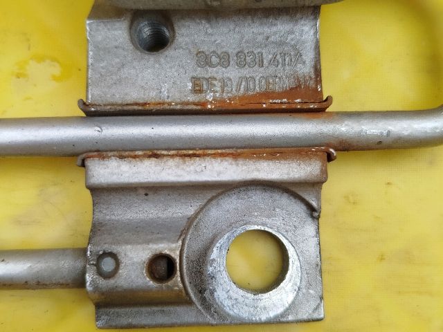 bontott VW PASSAT B6 Bal első Zsanér